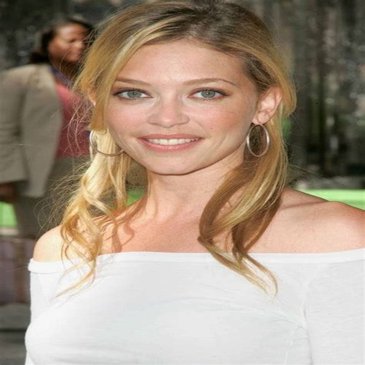 Amanda Detmer (TV Actress) - Age, Birthday, Bio, Facts, Family, Net Worth, Height & More