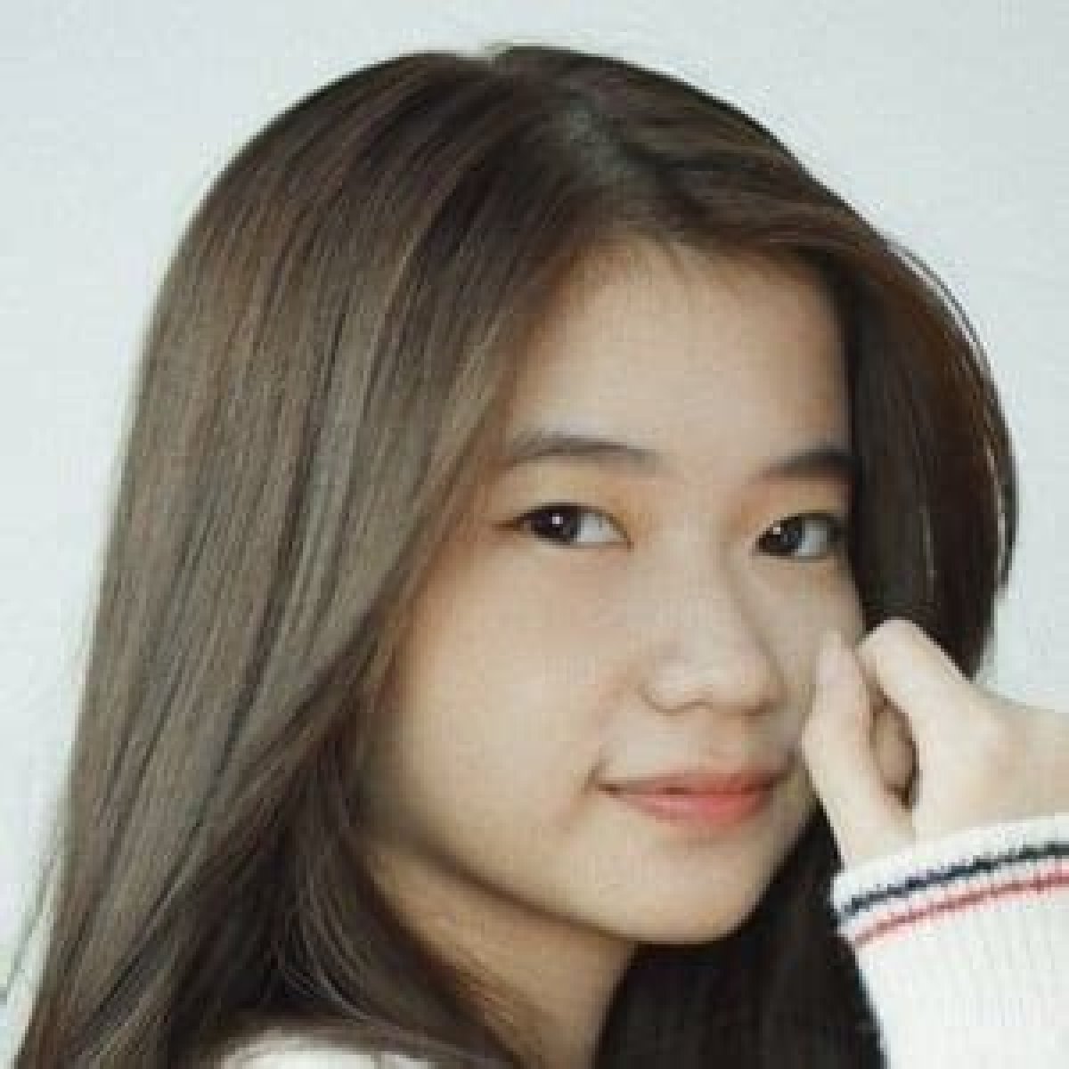 Esther Sitbon (TikTok Star) - Age, Birthday, Bio, Facts, Family, Net Worth, Height & More