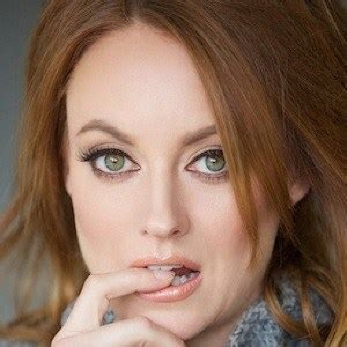 Fiona Vroom (Movie Actress) - Age, Birthday, Bio, Facts, Family, Net Worth, Height & More