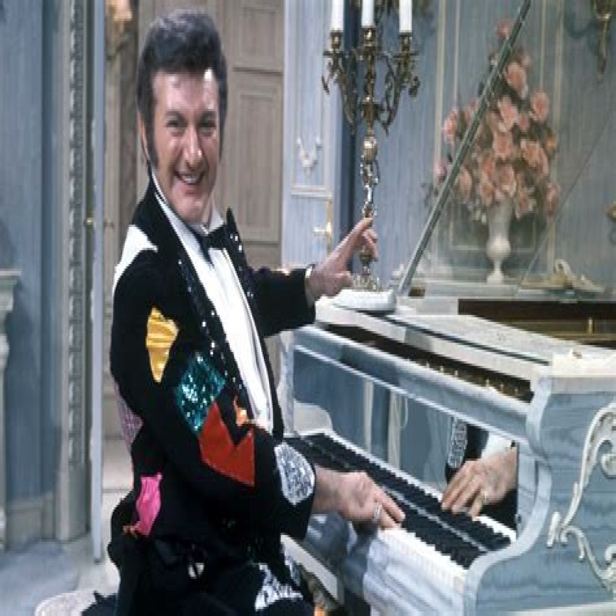 Here's Who Inherited Liberace's Money After He Died