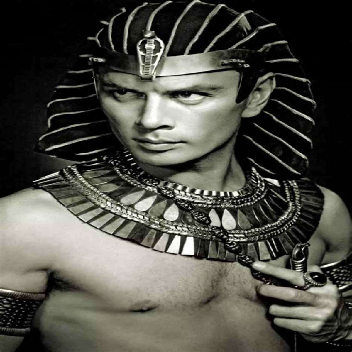 Is Yul Brynner in Annie? – Celebrity.fm – #1 Official Stars, Business & People Network, Wiki, Success story, Biography & Quotes