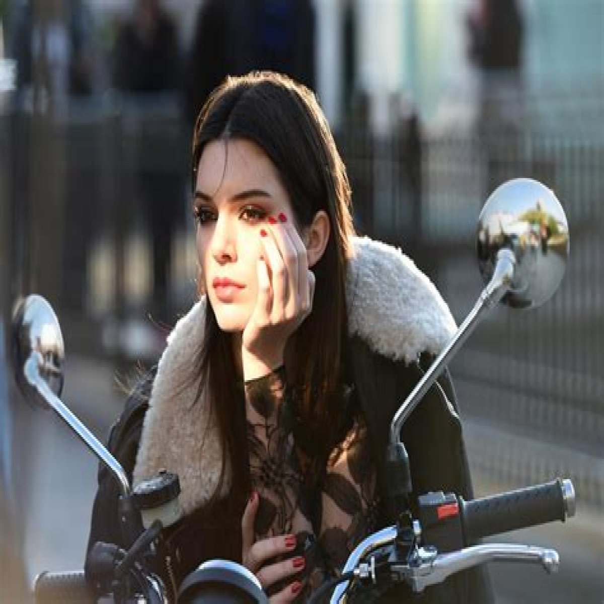 Kendall Jenner Lands Major Beauty Contract With Estee Lauder: Details
