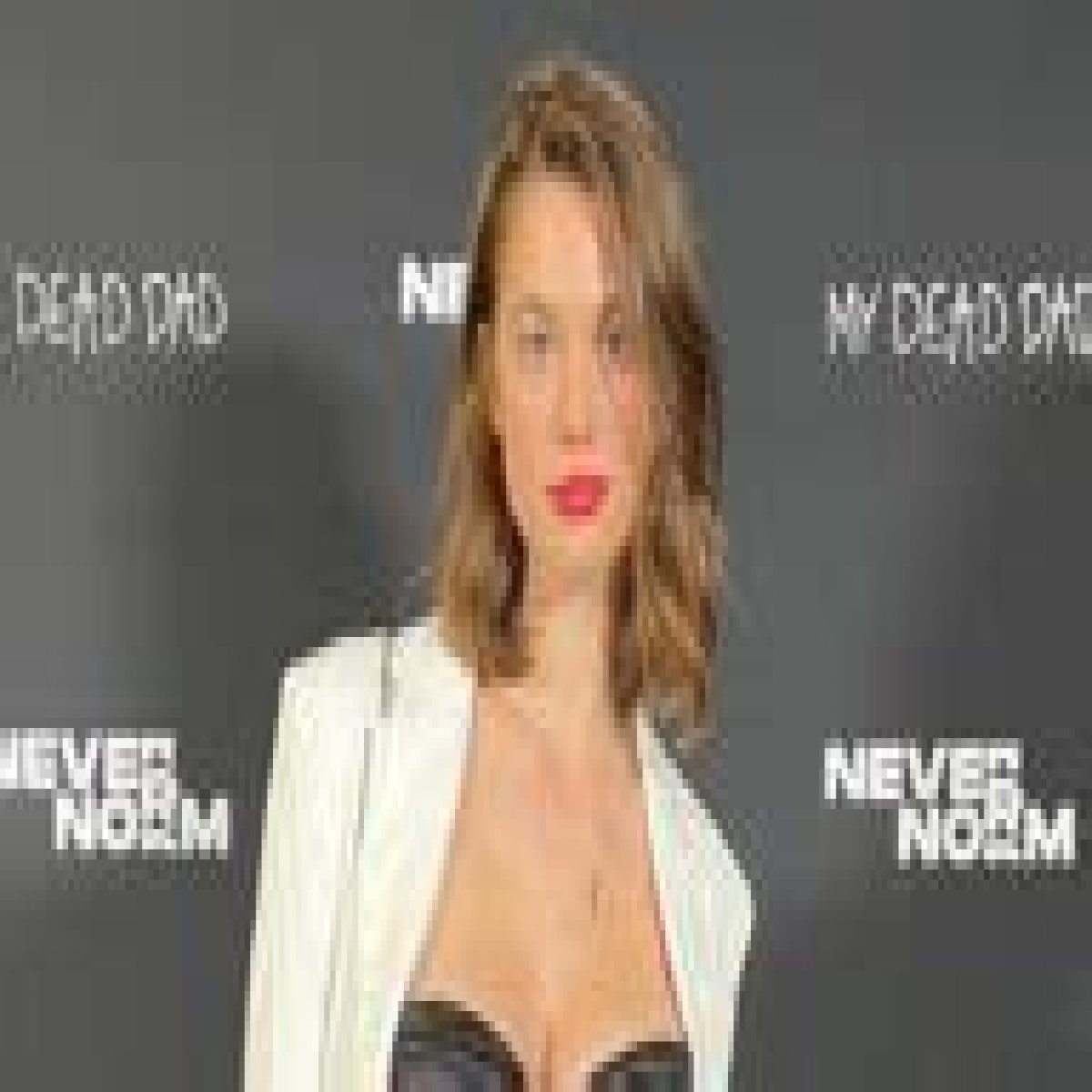Michelle Ellyse Schlaman Height, Weight, Net Worth, Age, Birthday, Wikipedia, Who, Nationality, Biography