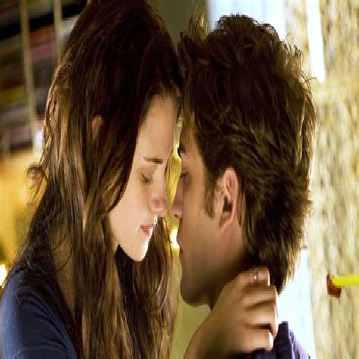 Twilight Director Reveals Ideal 2023 Recasts Of Bella & Edward