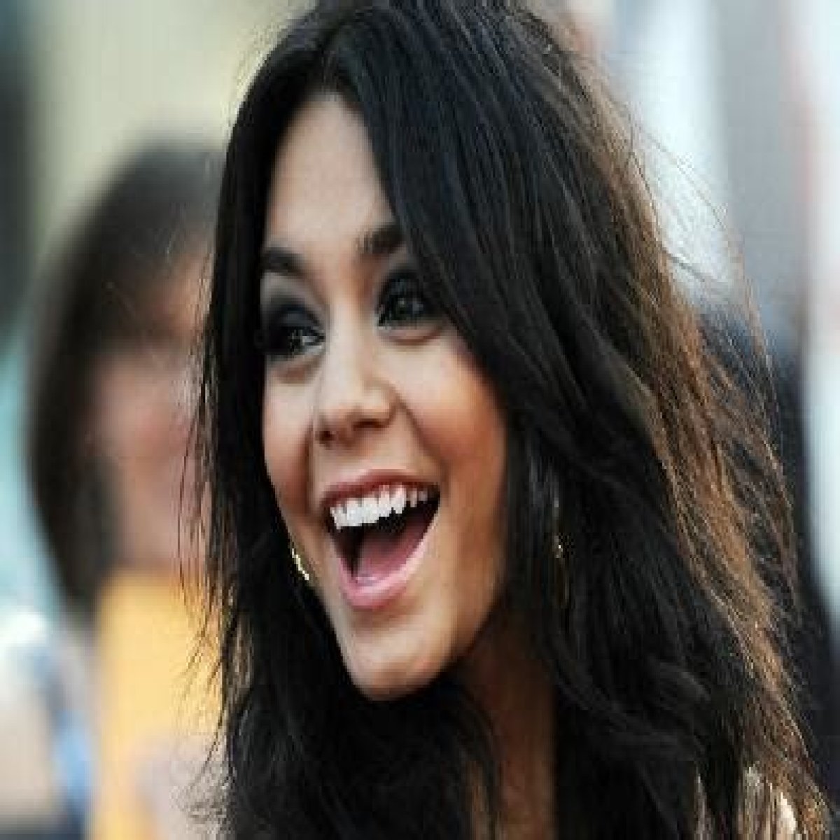 Vanessa Hudgens has a ‘goat toe’, is ‘in love’ with Angelina Jolie
