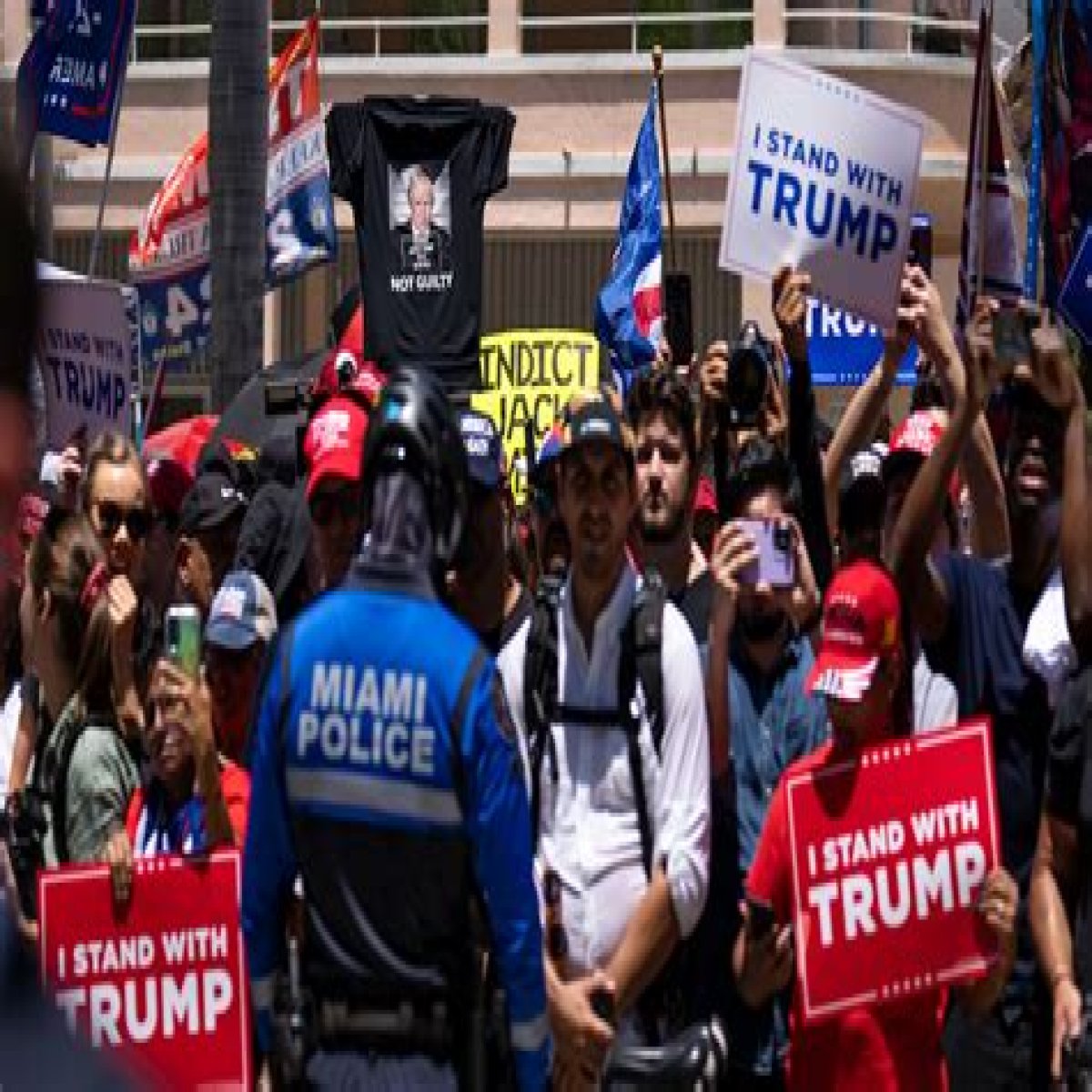 
Who is Casey Knuteson, the Patriot Front member demasked by MAGA supporters in the viral video? 